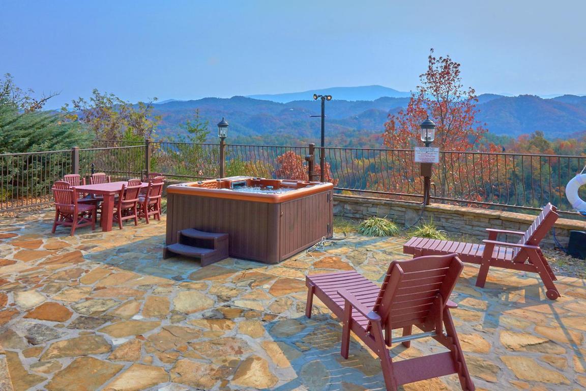 سيفيرفيل Journey'S End, 5 Bedrooms, Sleeps 12, Private Outdoor Pool, Theater, Sauna المظهر الخارجي الصورة