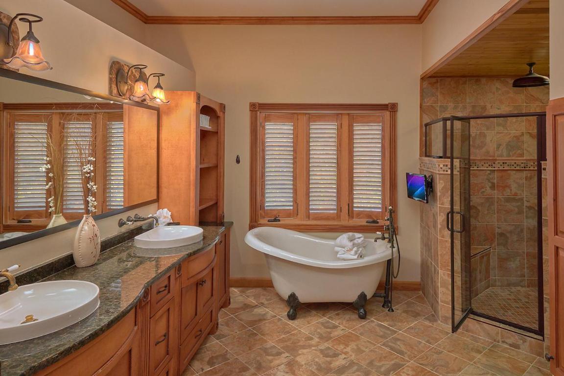 سيفيرفيل Journey'S End, 5 Bedrooms, Sleeps 12, Private Outdoor Pool, Theater, Sauna المظهر الخارجي الصورة