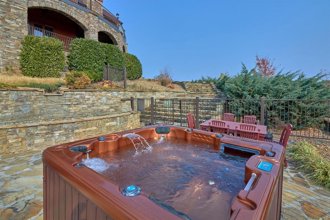 سيفيرفيل Journey'S End, 5 Bedrooms, Sleeps 12, Private Outdoor Pool, Theater, Sauna المظهر الخارجي الصورة