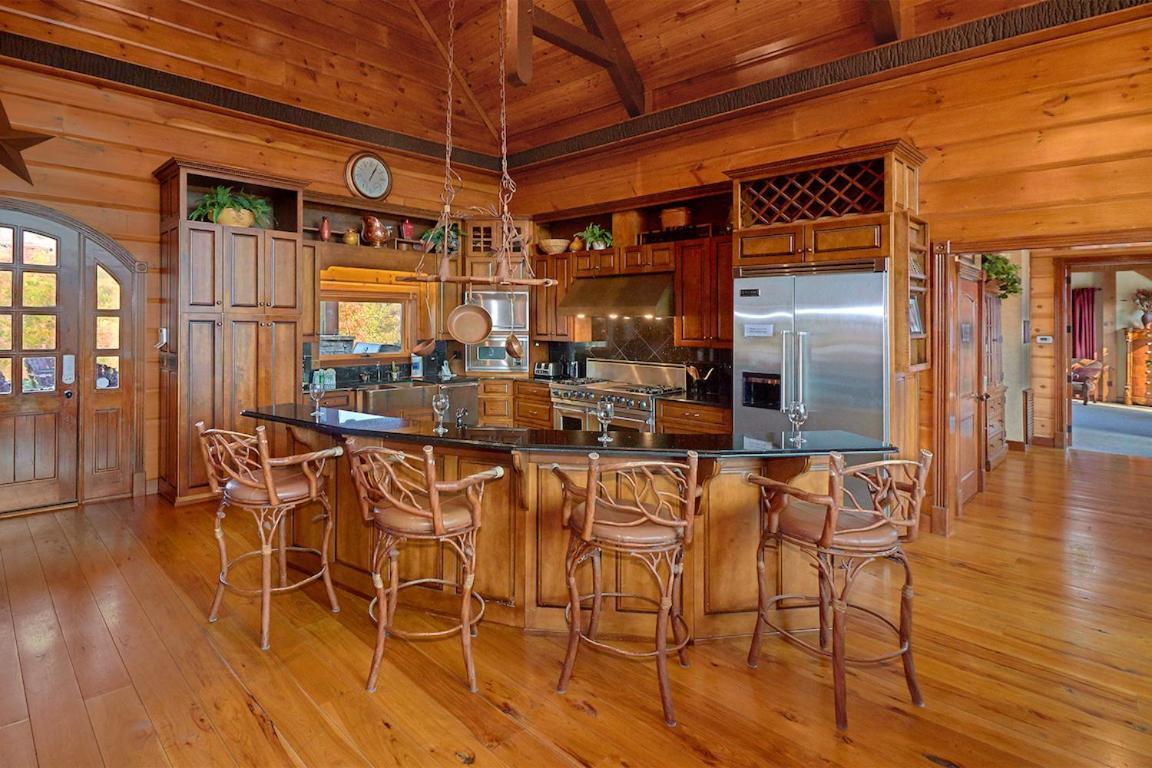 سيفيرفيل Journey'S End, 5 Bedrooms, Sleeps 12, Private Outdoor Pool, Theater, Sauna المظهر الخارجي الصورة