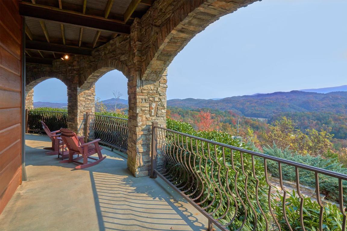 سيفيرفيل Journey'S End, 5 Bedrooms, Sleeps 12, Private Outdoor Pool, Theater, Sauna المظهر الخارجي الصورة